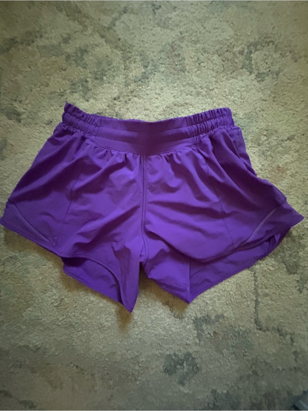 Lululemon Women’s Purple Athletic Shorts 2.5 in low waisted Size 6
